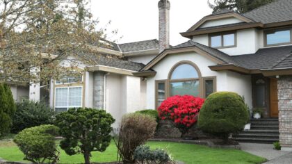 Front yard planting tips for relaxed curb appeal all season