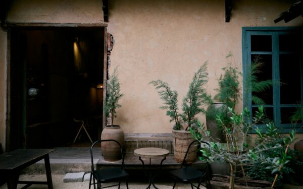Low-maintenance gravel courtyards for small urban spaces