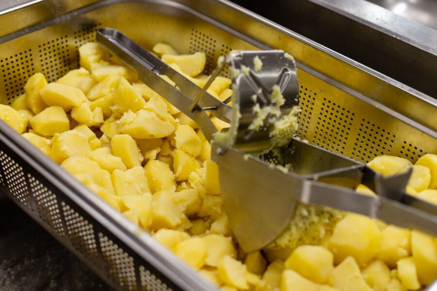 Early potatoes metal
