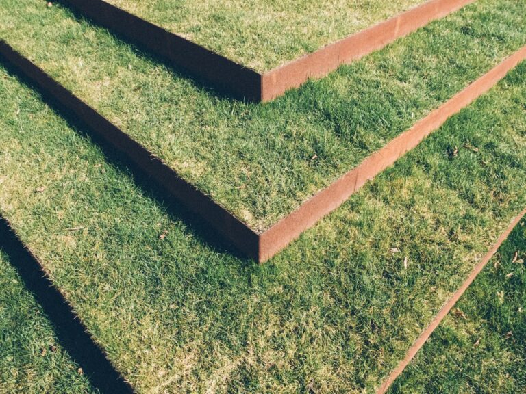 Metal lawn edging modern garden curved lawn edge