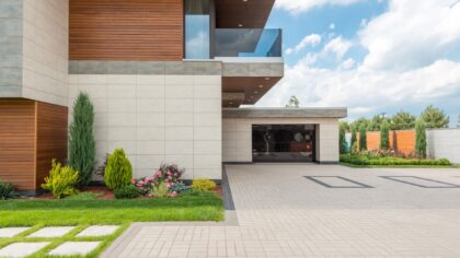 Layered driveway planting ideas that turn arrivals into garden moments