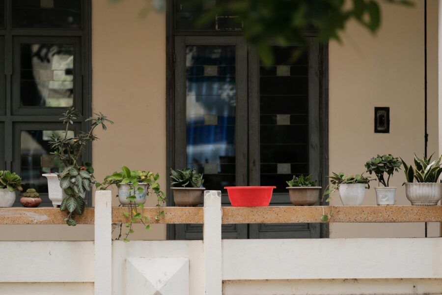 Balcony compost bin
