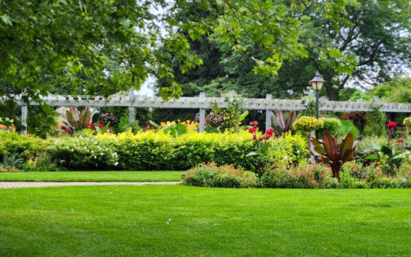 Four-season flower beds that look good every month of the year