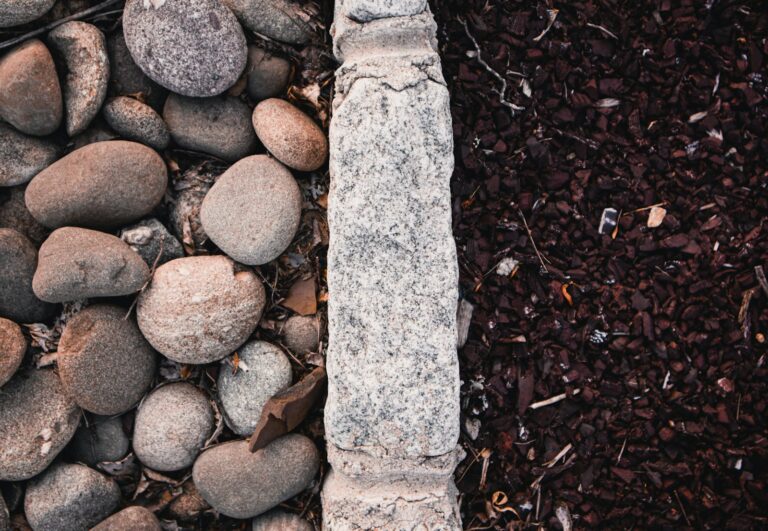 Metal garden edging
